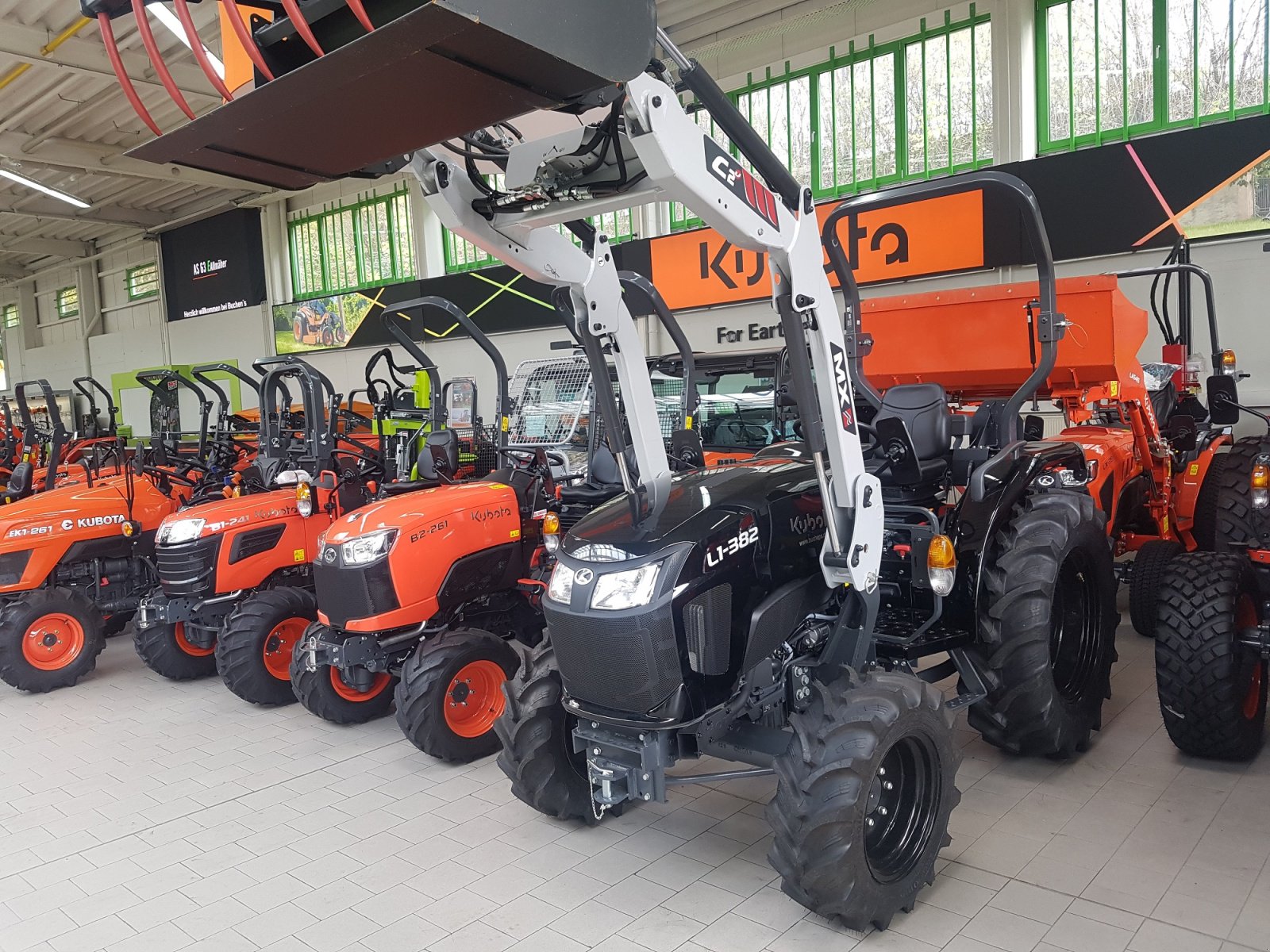 Kommunaltraktor van het type Kubota L1-382 ab 0,99%, Neumaschine in Olpe (Foto 10)