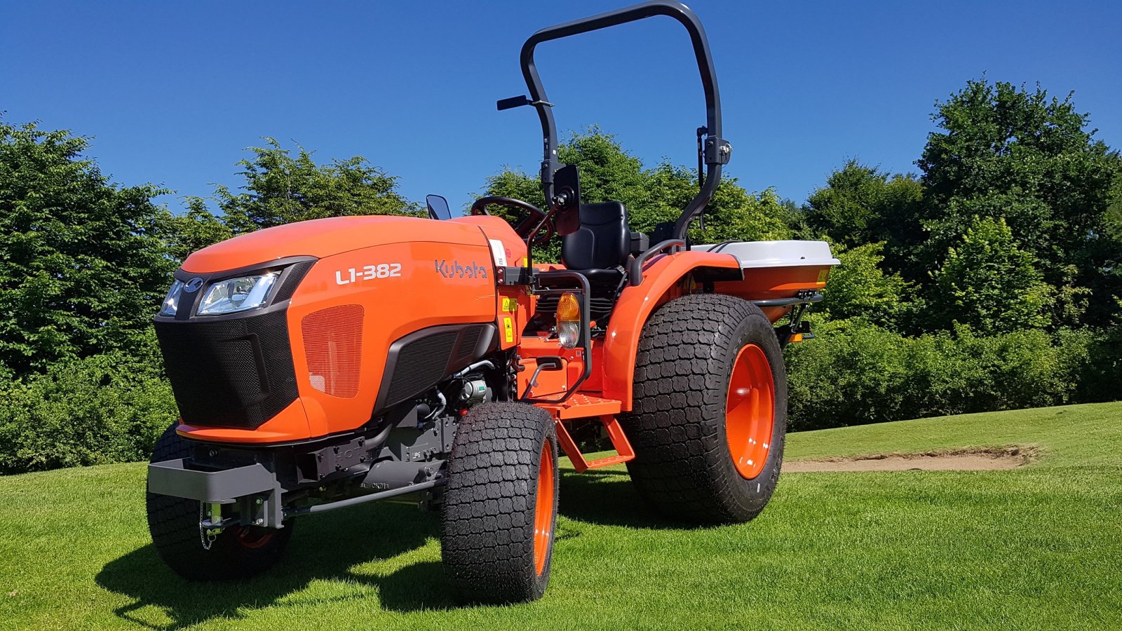 Kommunaltraktor typu Kubota L1-382 Galaxy Turf ab 0,99%, Neumaschine w Olpe (Zdjęcie 8)