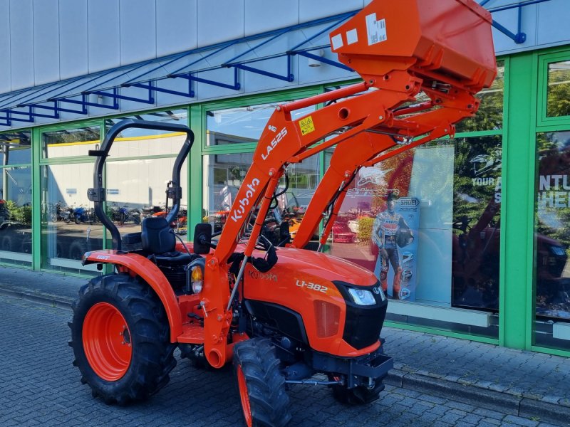 Kommunaltraktor of the type Kubota L1-382 HST Frontlader, Neumaschine in Olpe