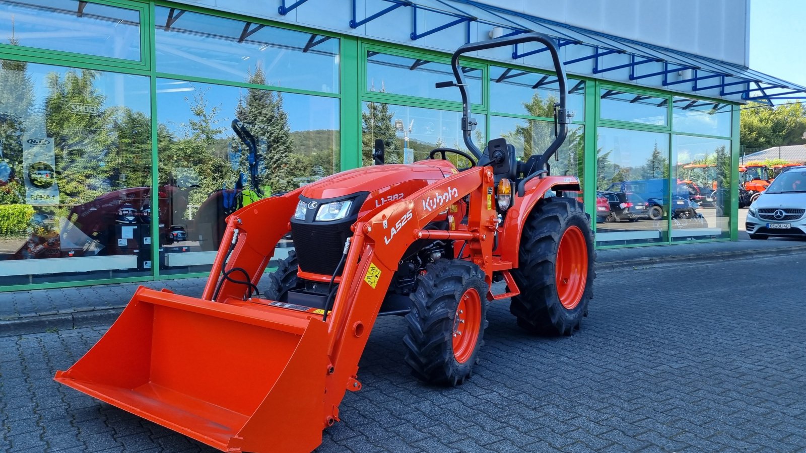 Kommunaltraktor tip Kubota L1-382 HST Frontlader, Neumaschine in Olpe (Poză 2)