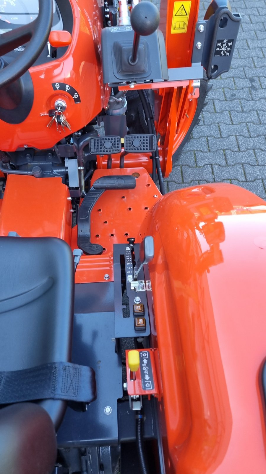 Kommunaltraktor typu Kubota L1-382 HST Frontlader, Neumaschine w Olpe (Zdjęcie 14)