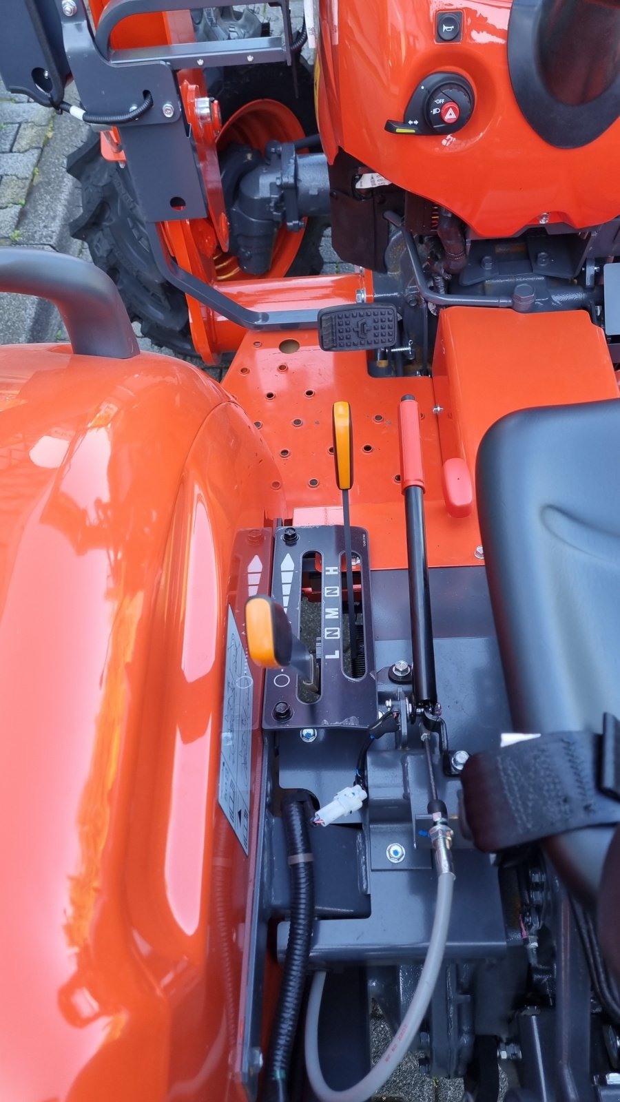 Kommunaltraktor za tip Kubota L1-382 HST Frontlader, Neumaschine u Olpe (Slika 15)