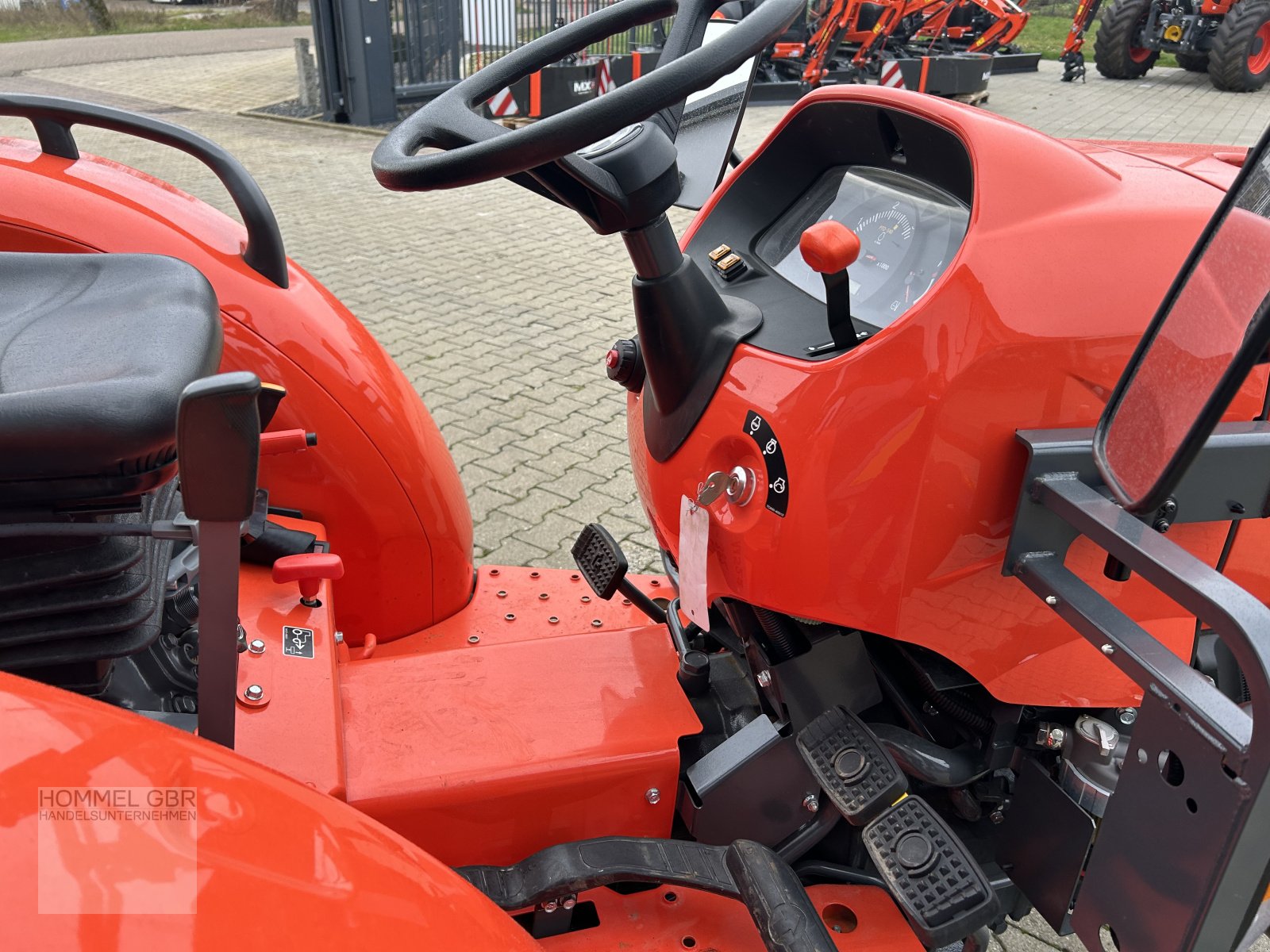 Kommunaltraktor za tip Kubota L1-382 Hydrostat Reitplatz 38PS, Neumaschine u Bopfingen (Slika 4)