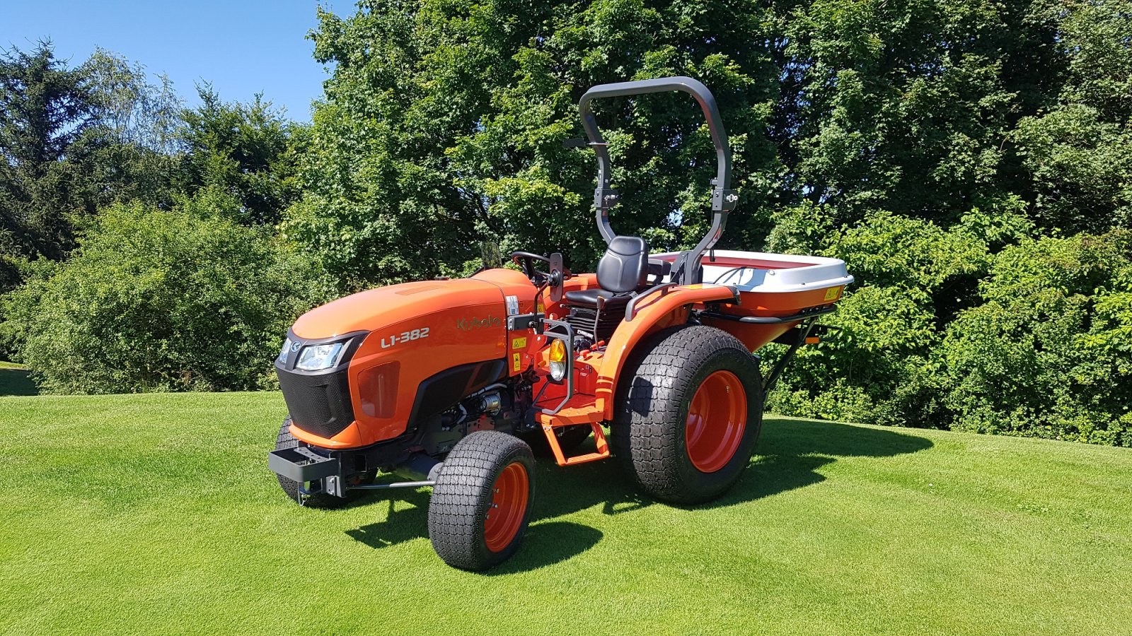 Kommunaltraktor tipa Kubota L1-382 Turf, Neumaschine u Olpe (Slika 2)