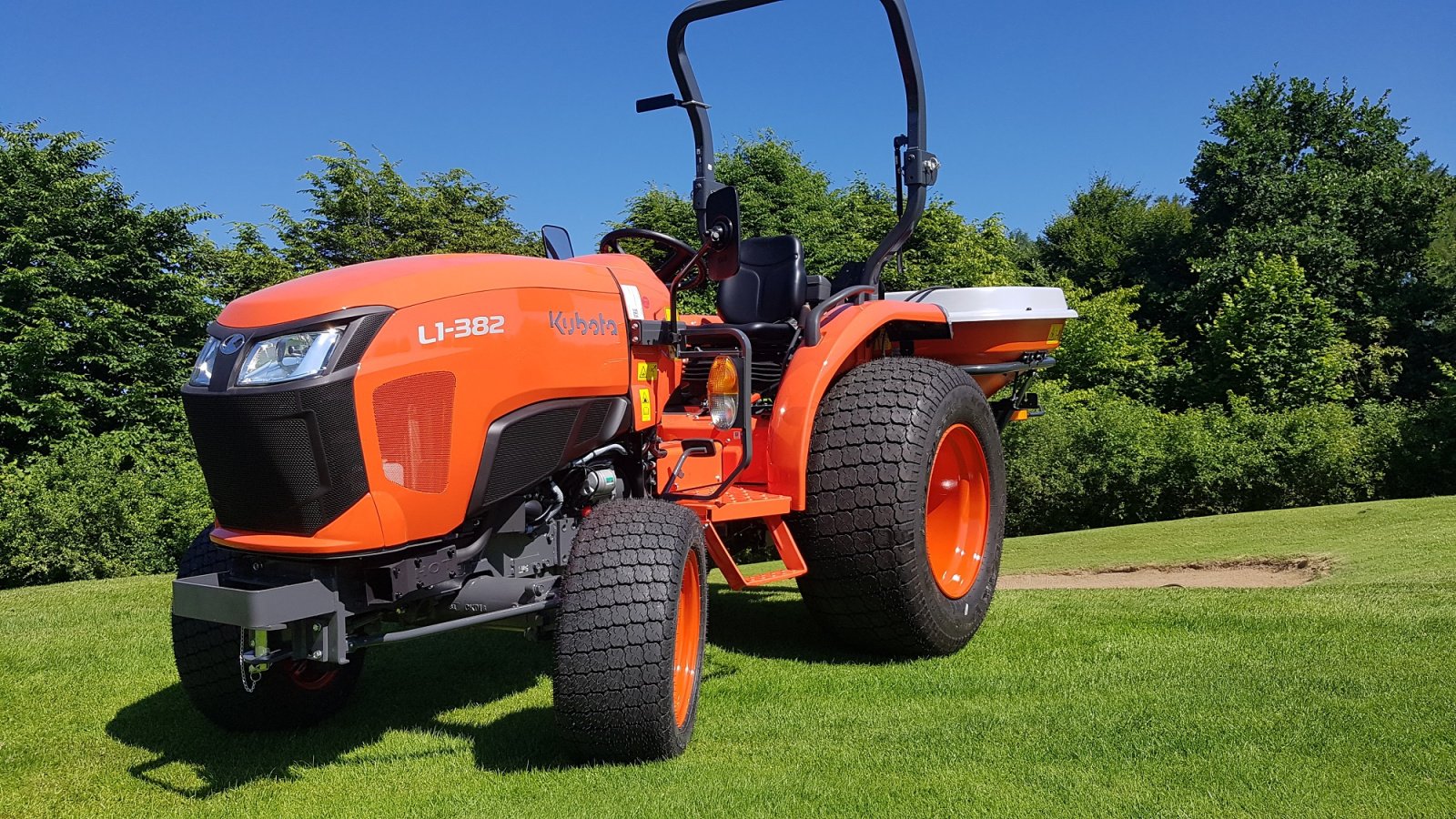 Kommunaltraktor Türe ait Kubota L1-382 Turf, Neumaschine içinde Olpe (resim 9)