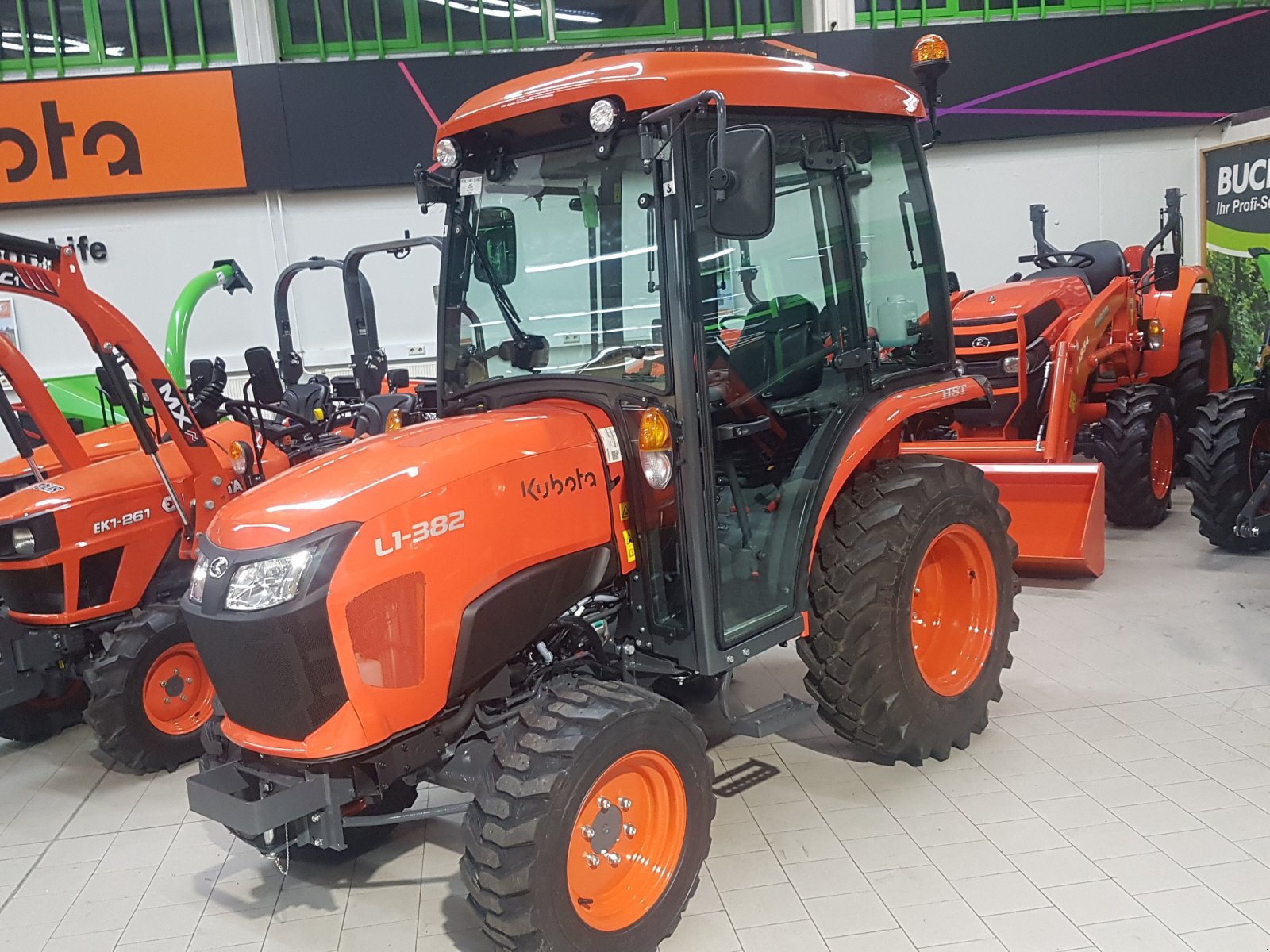 Kommunaltraktor of the type Kubota L1-382 Winterdienstpaket, Neumaschine in Olpe (Picture 9)