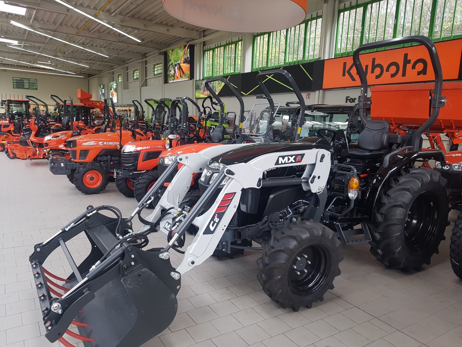 Kommunaltraktor of the type Kubota L1-382 Winterdienstpaket, Neumaschine in Olpe (Picture 13)