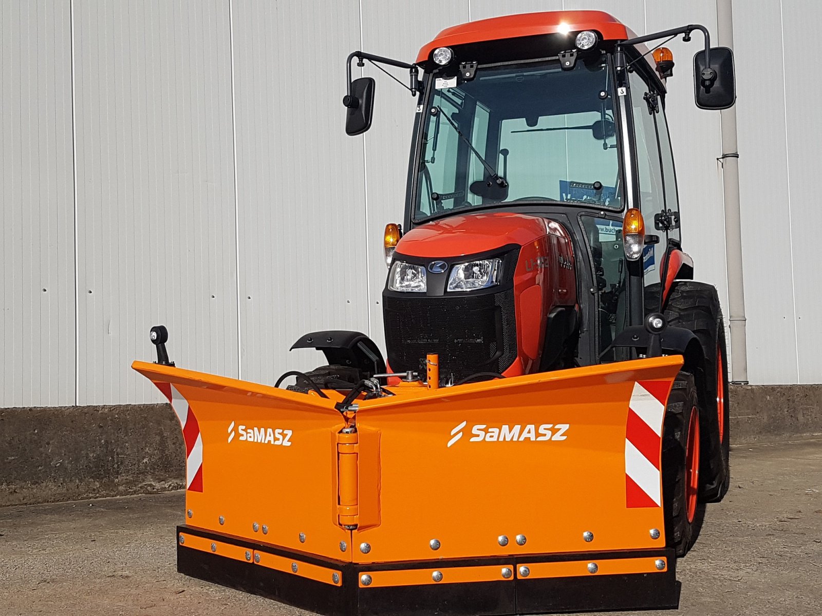 Kommunaltraktor of the type Kubota L1-382 Winterdienstpaket, Neumaschine in Olpe (Picture 12)