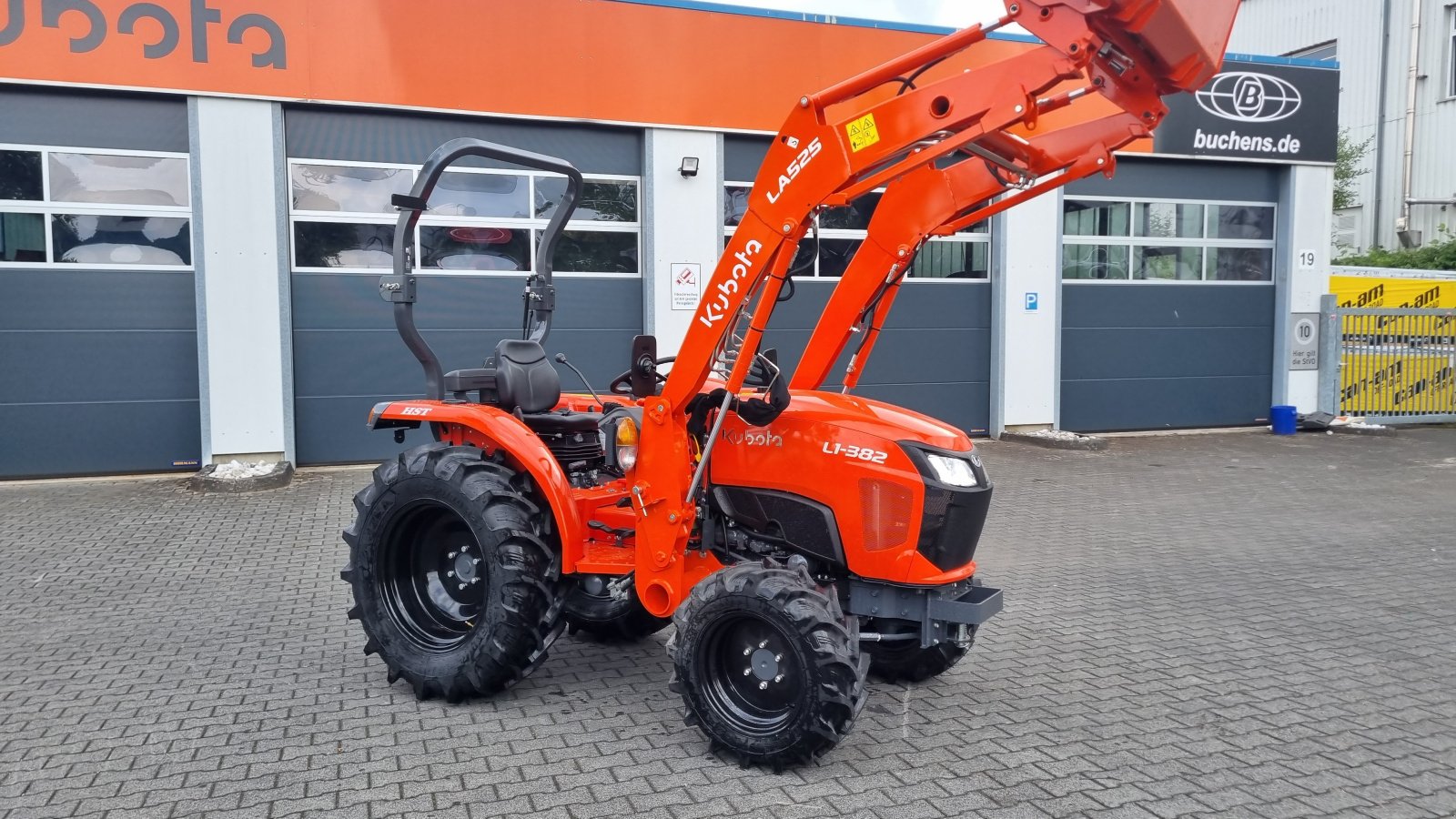 Kommunaltraktor del tipo Kubota L1-382H incl Frontlader ab 0,99%, Neumaschine en Olpe (Imagen 1)