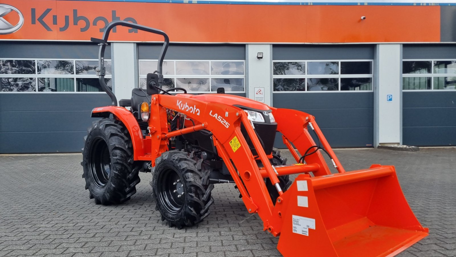 Kommunaltraktor типа Kubota L1-382H incl Frontlader ab 0,99%, Neumaschine в Olpe (Фотография 7)