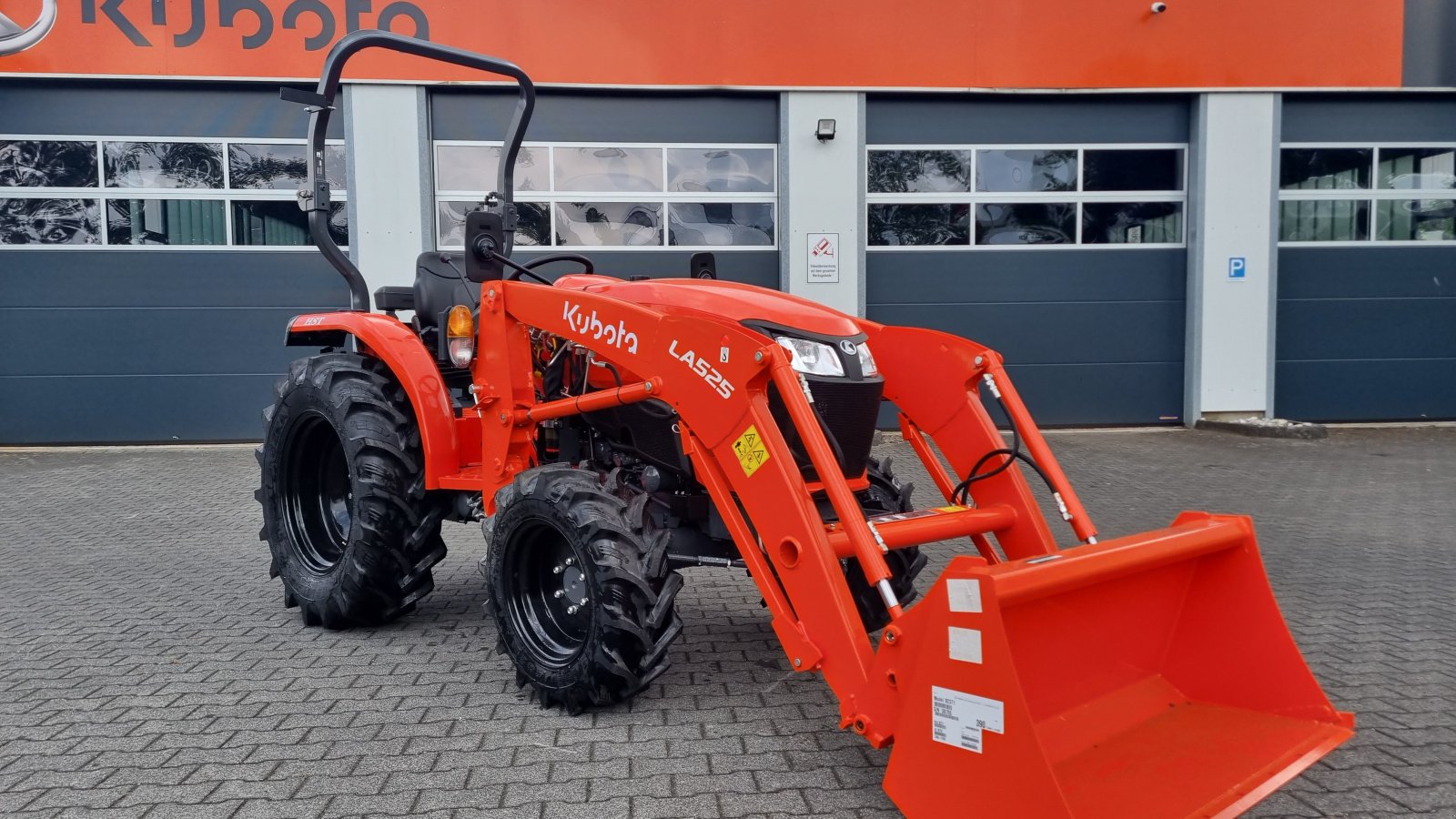 Kommunaltraktor типа Kubota L1-382H incl Frontlader ab 0,99%, Neumaschine в Olpe (Фотография 9)