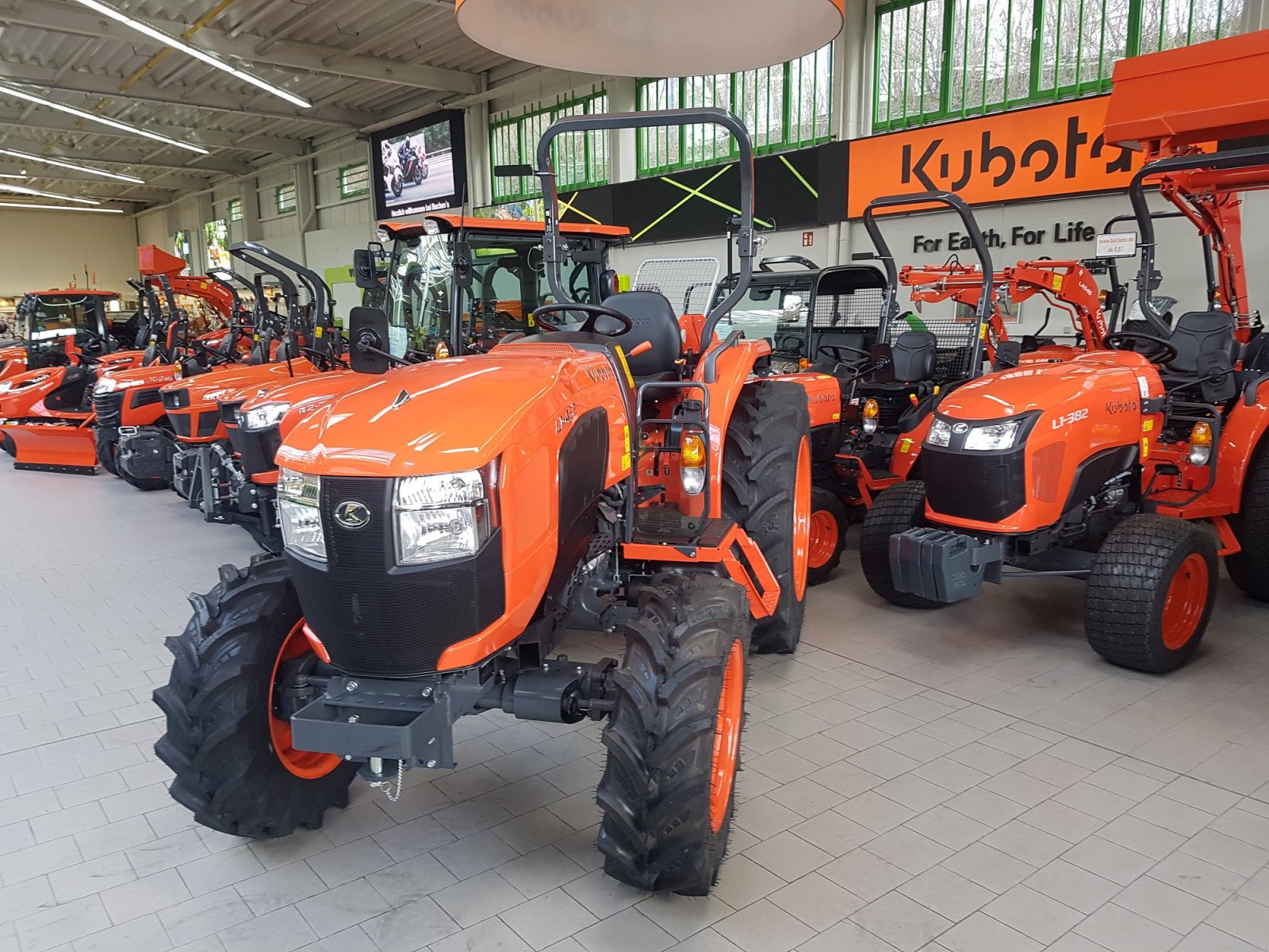 Kommunaltraktor van het type Kubota L1-452 Hydrostat  ab 0,99%, Neumaschine in Olpe (Foto 10)