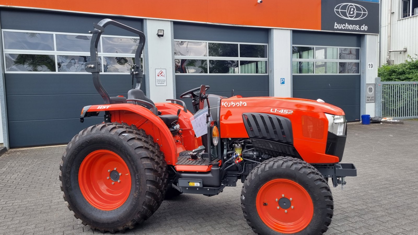 Kommunaltraktor of the type Kubota L1-452 Hydrostat ab 0,99% Finanzierung, Neumaschine in Olpe (Picture 1)