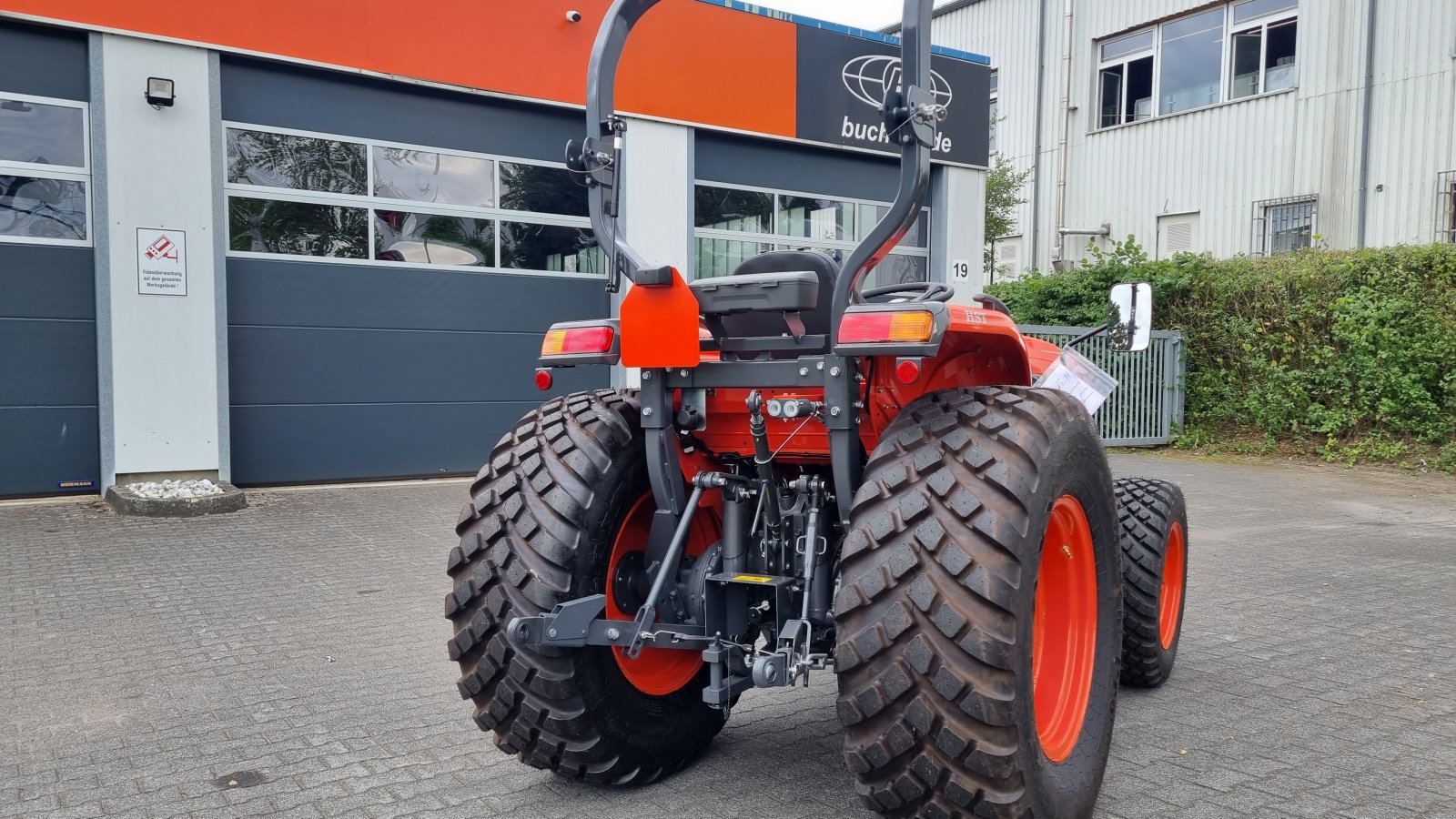 Kommunaltraktor van het type Kubota L1-452 Hydrostat ab 0,99% Finanzierung, Neumaschine in Olpe (Foto 2)