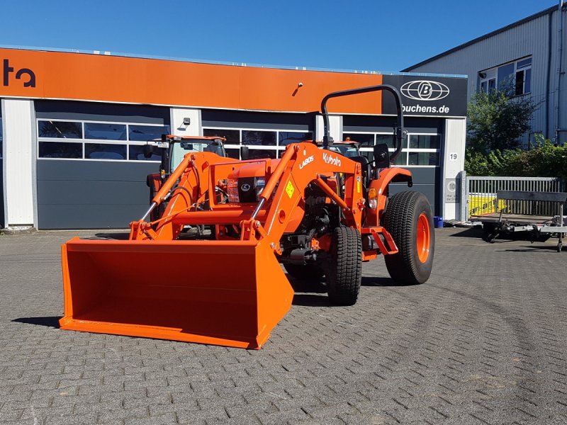 Kommunaltraktor van het type Kubota L1-452 incl Frontlader ab 0,99% Finanzierung, Neumaschine in Olpe (Foto 1)