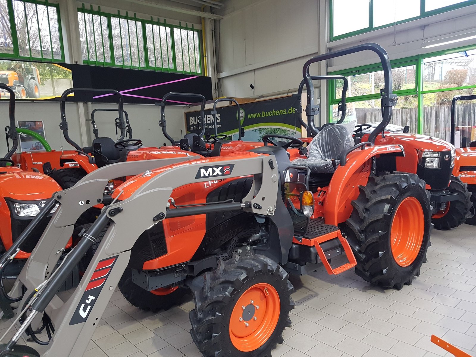 Kommunaltraktor типа Kubota L1-452 incl Frontlader ab 0,99% Finanzierung, Neumaschine в Olpe (Фотография 3)