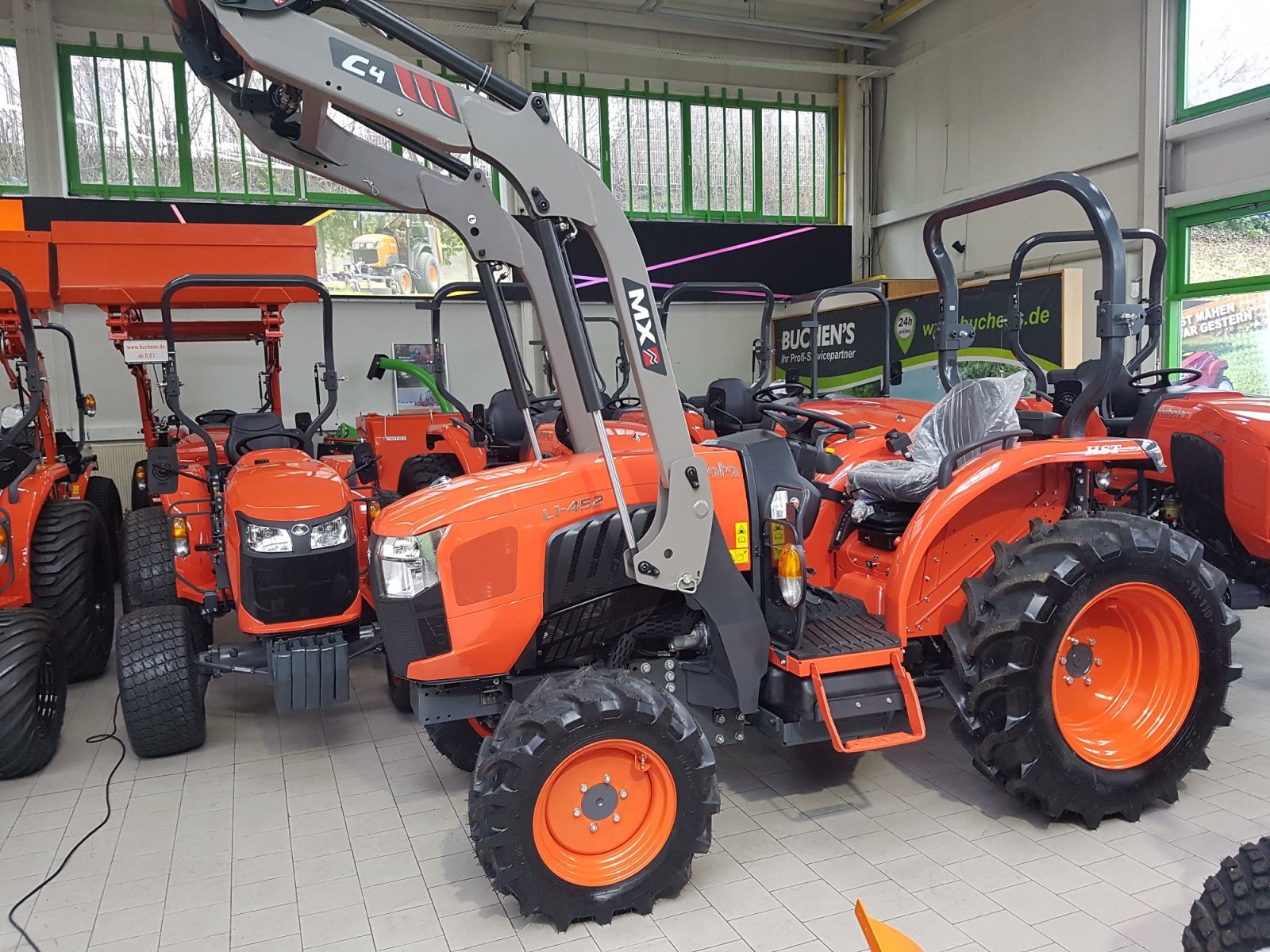 Kommunaltraktor от тип Kubota L1-452 incl Frontlader ab 0,99% Finanzierung, Neumaschine в Olpe (Снимка 4)