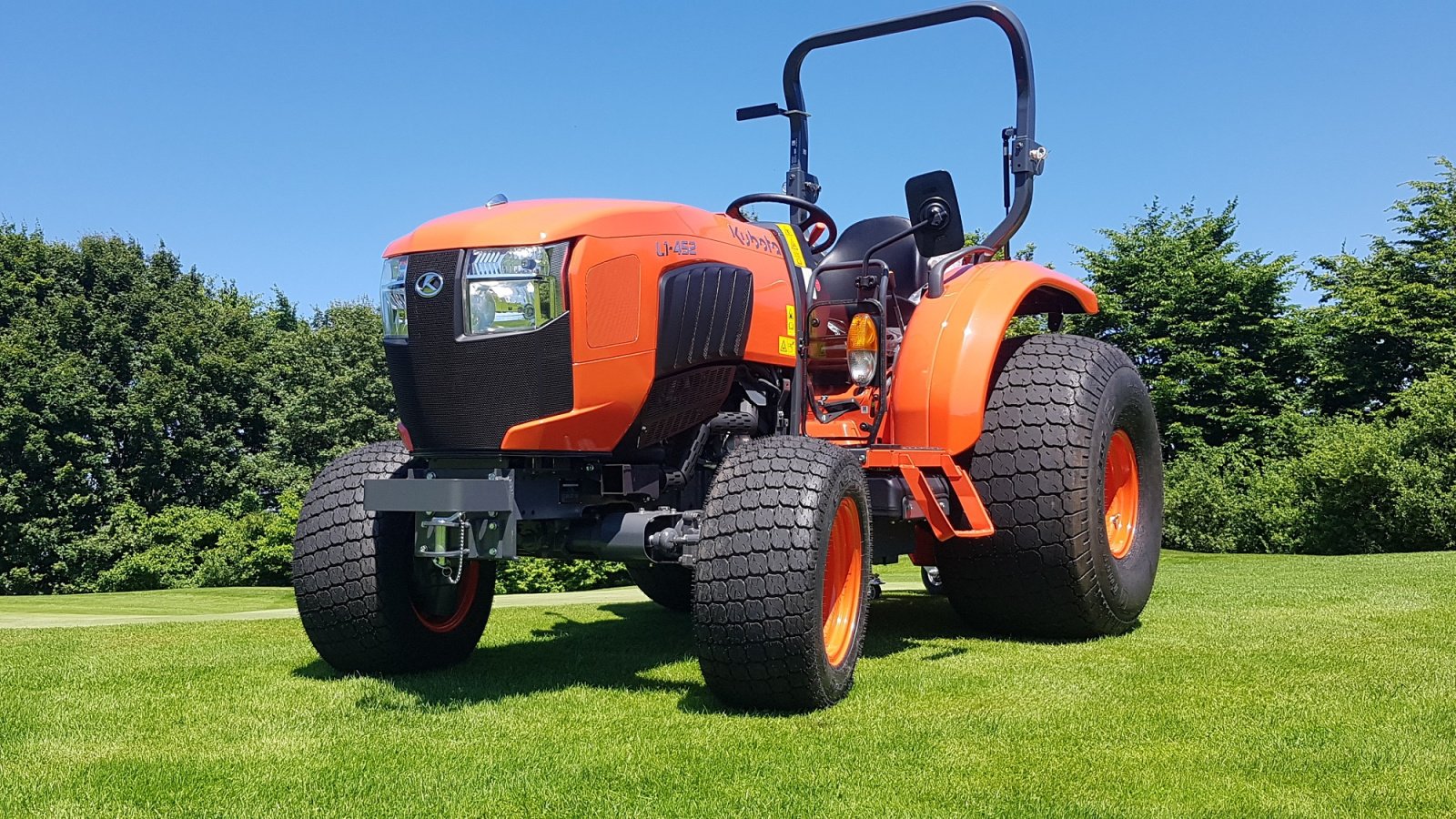 Kommunaltraktor van het type Kubota L1-452 Turf, Neumaschine in Olpe (Foto 1)