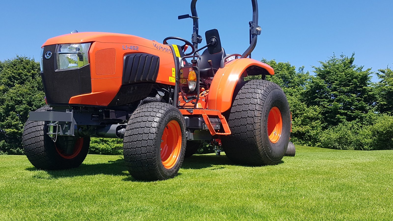 Kommunaltraktor of the type Kubota L1-452 Turf, Neumaschine in Olpe (Picture 2)