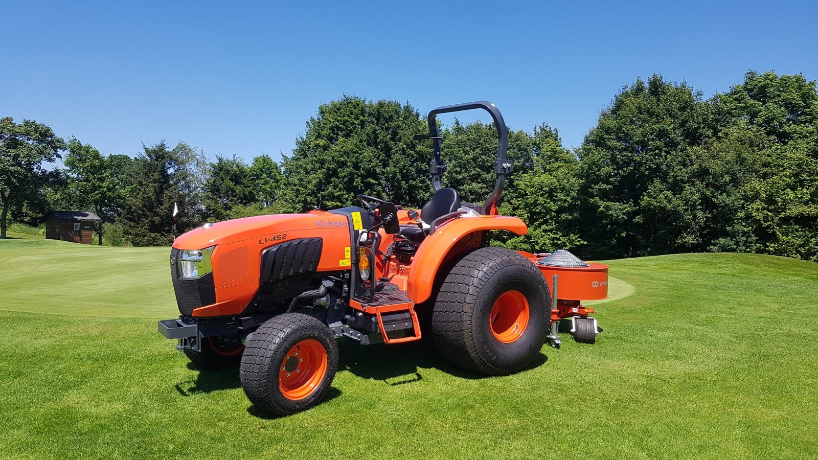 Kommunaltraktor des Typs Kubota L1-452 Turf, Neumaschine in Olpe (Bild 3)