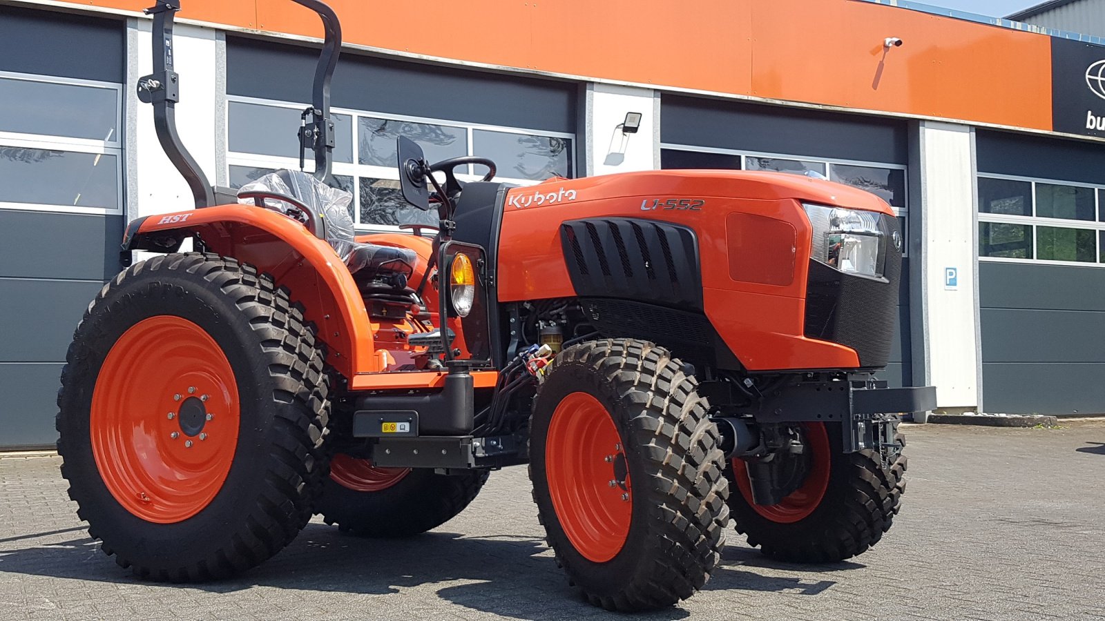 Kommunaltraktor typu Kubota L1-552 Hydrostat ab 0,99%, Neumaschine v Olpe (Obrázok 2)