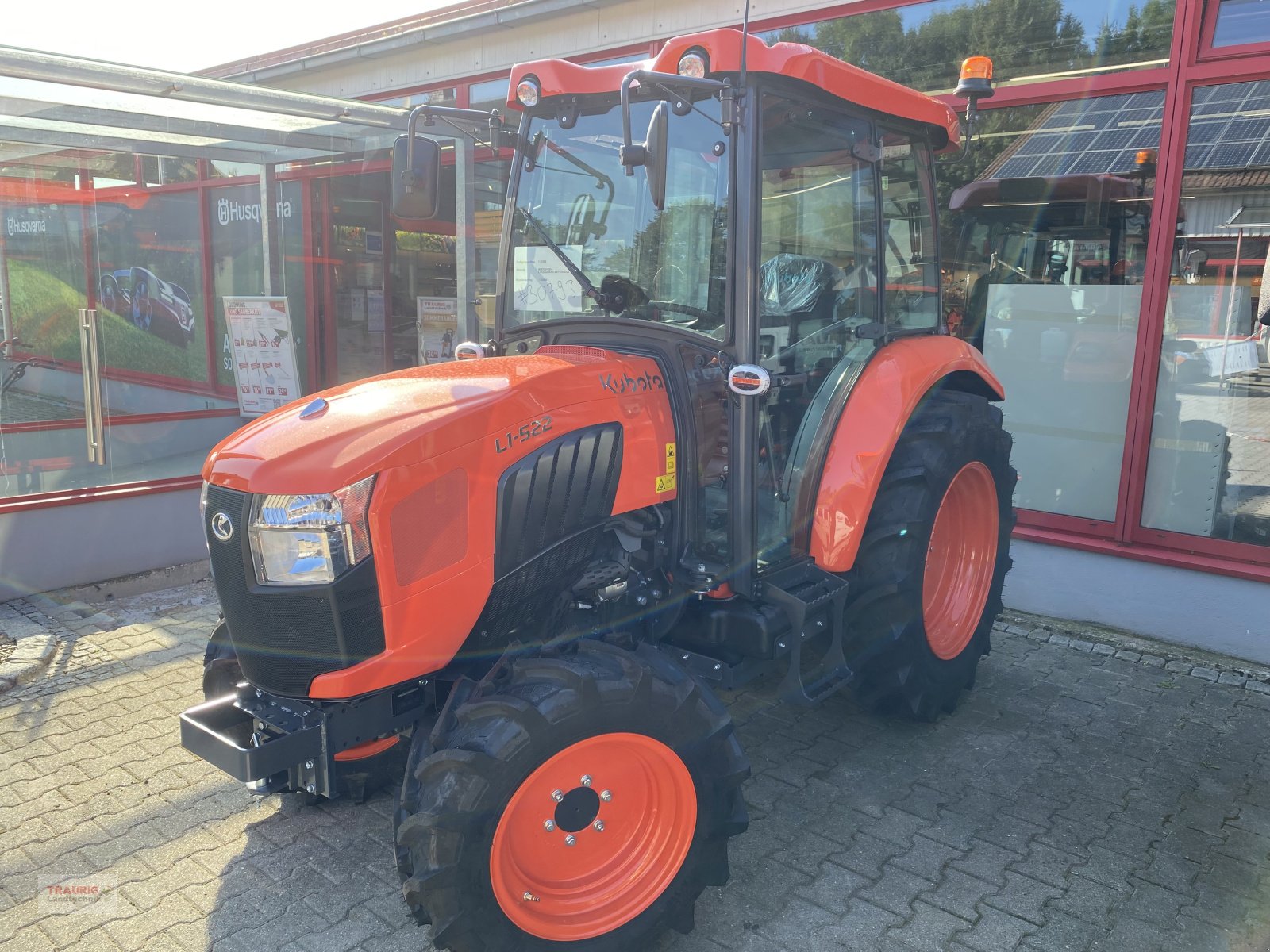 Kommunaltraktor du type Kubota L1522 CAB, Neumaschine en Mainburg/Wambach (Photo 1)