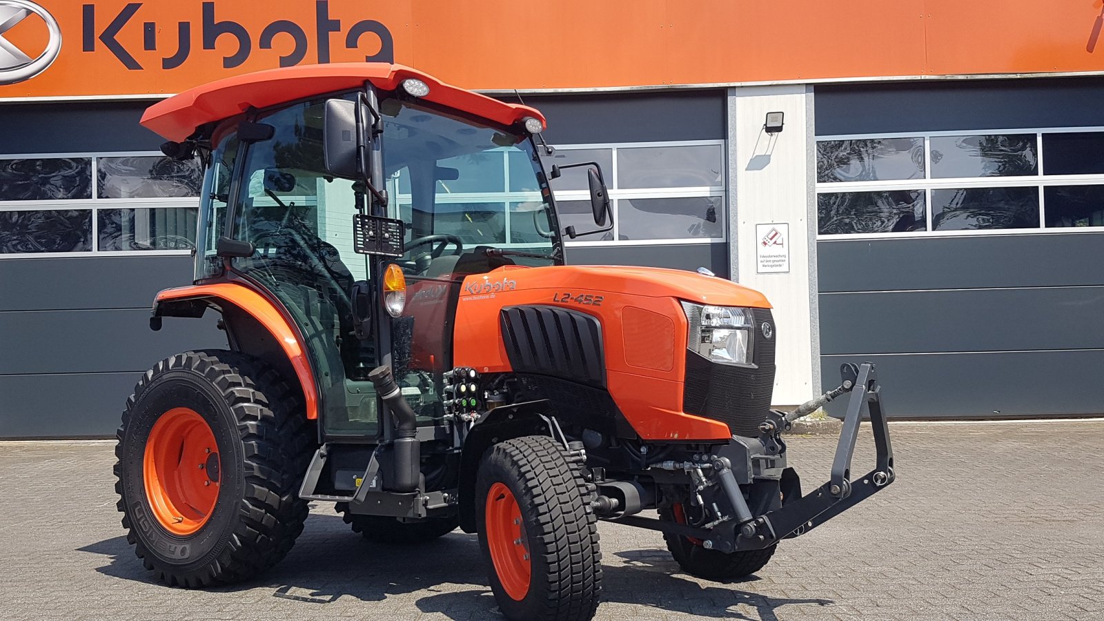 Kommunaltraktor Türe ait Kubota L2-452 H CAB ab 0,99%, Neumaschine içinde Olpe (resim 3)