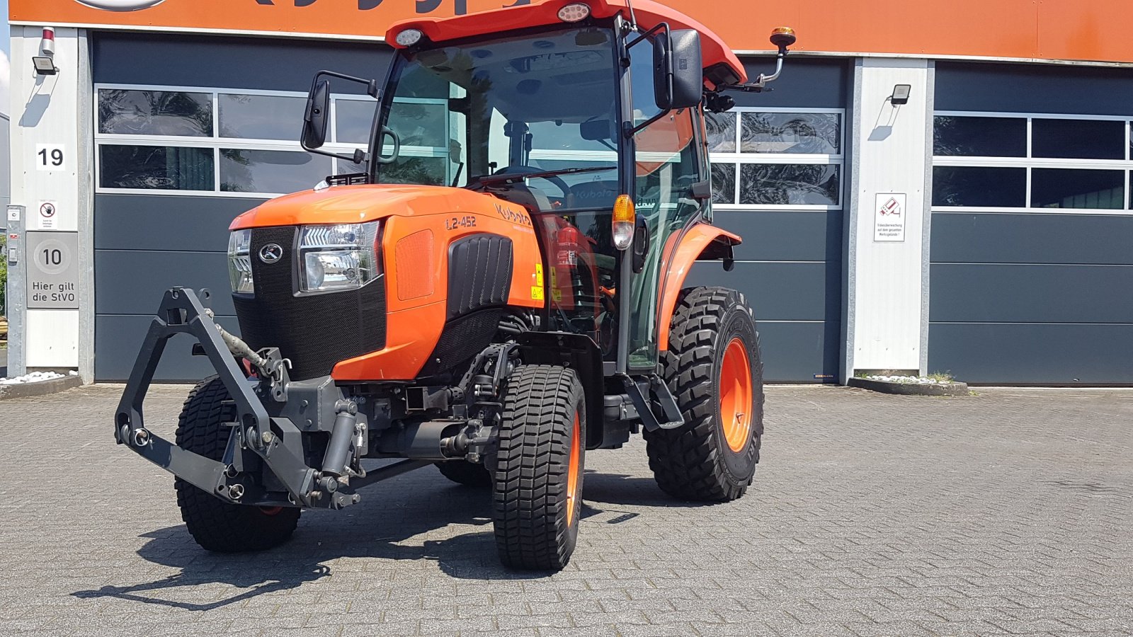 Kommunaltraktor van het type Kubota L2-452 H CAB ab 0,99%, Neumaschine in Olpe (Foto 7)