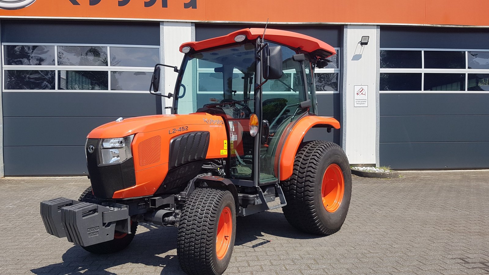 Kommunaltraktor van het type Kubota L2-452 H CAB ab 0,99%, Neumaschine in Olpe (Foto 8)