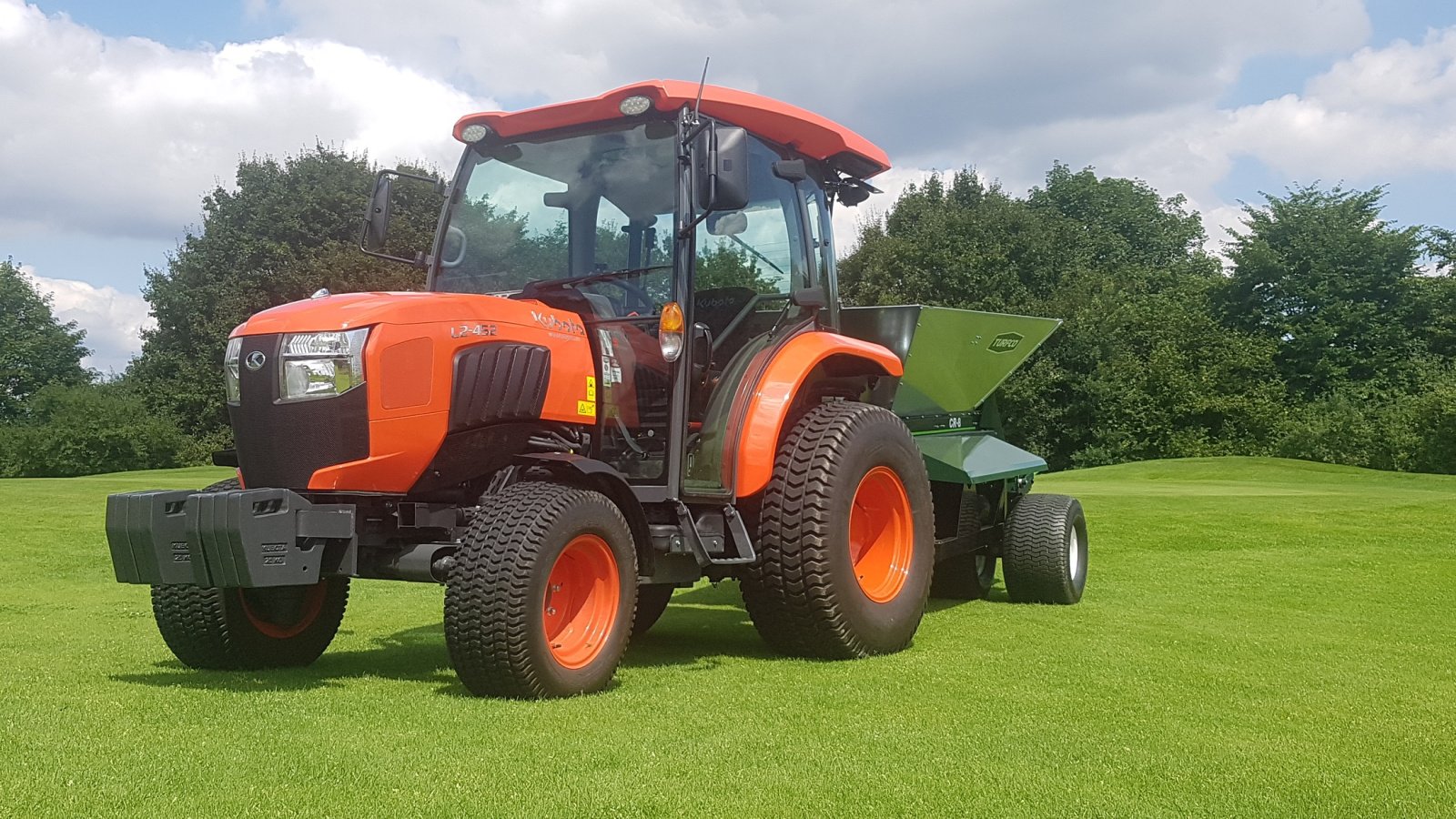 Kommunaltraktor van het type Kubota L2-452 H CAB ab 0,99%, Neumaschine in Olpe (Foto 2)