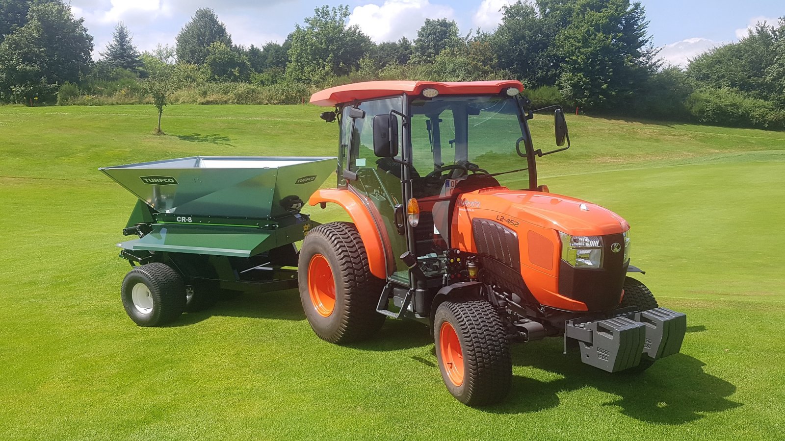 Kommunaltraktor van het type Kubota L2-452 H CAB ab 0,99%, Neumaschine in Olpe (Foto 3)