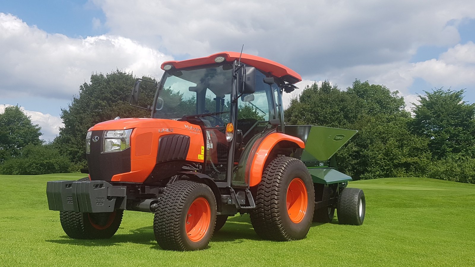 Kommunaltraktor Türe ait Kubota L2-452 H CAB ab 0,99%, Neumaschine içinde Olpe (resim 1)