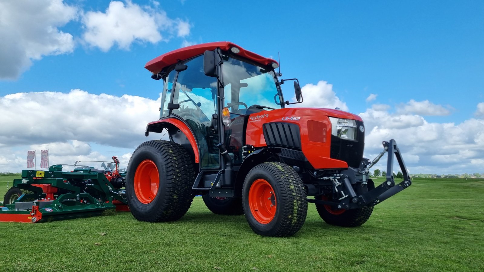 Kommunaltraktor от тип Kubota L2-452 H CAB ab 0,99%, Neumaschine в Olpe (Снимка 2)