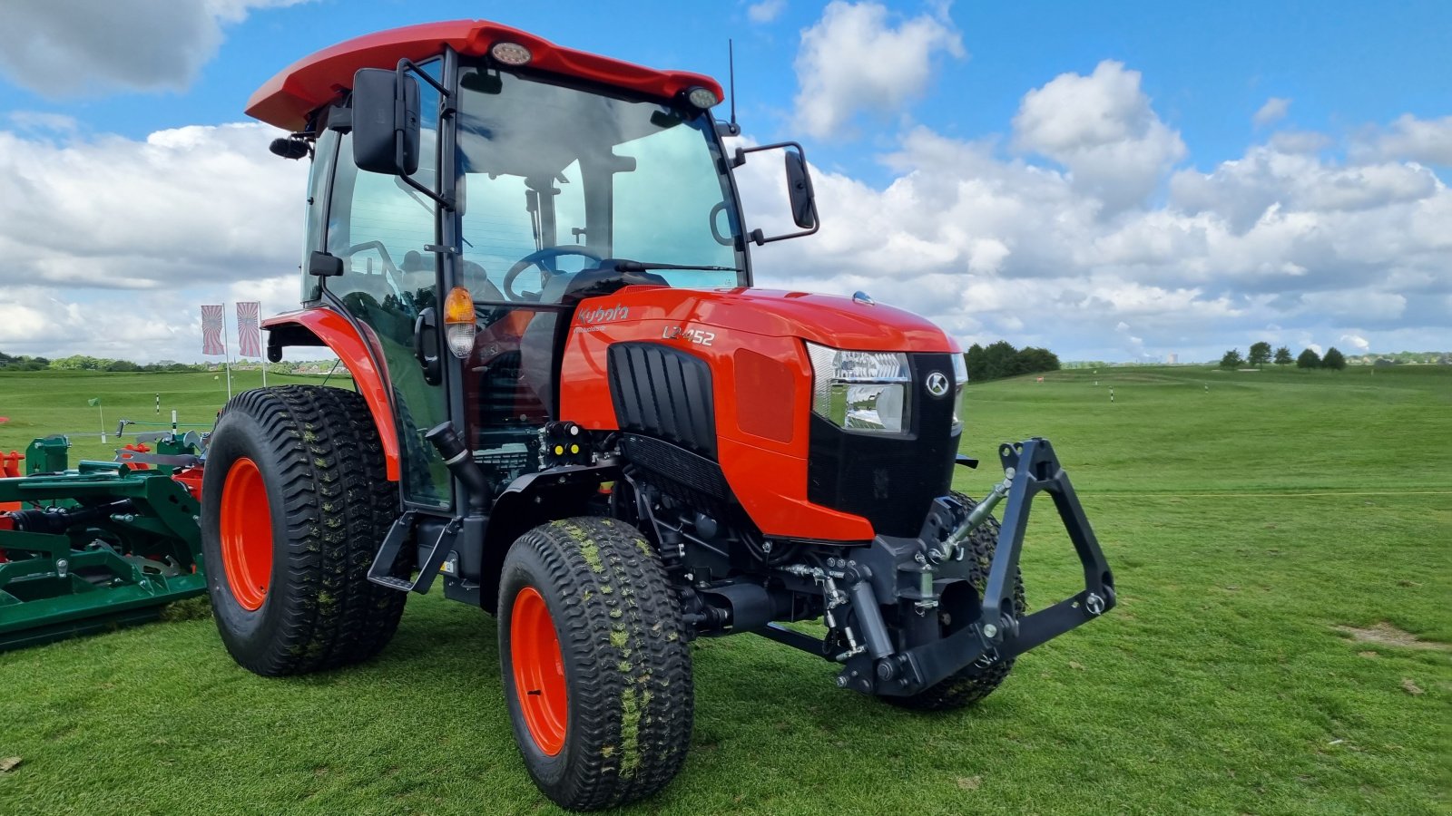 Kommunaltraktor of the type Kubota L2-452 H CAB ab 0,99%, Neumaschine in Olpe (Picture 3)