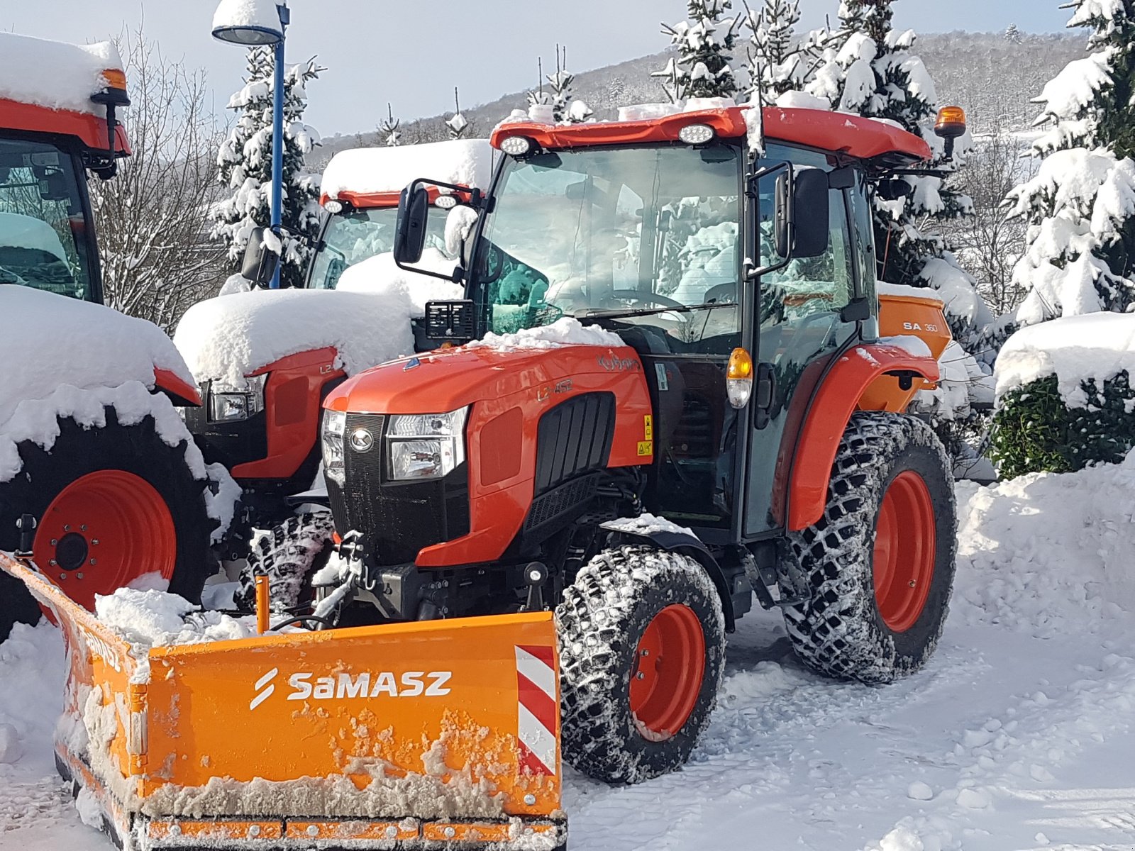 Kommunaltraktor of the type Kubota L2-452 H CAB, Neumaschine in Olpe (Picture 5)