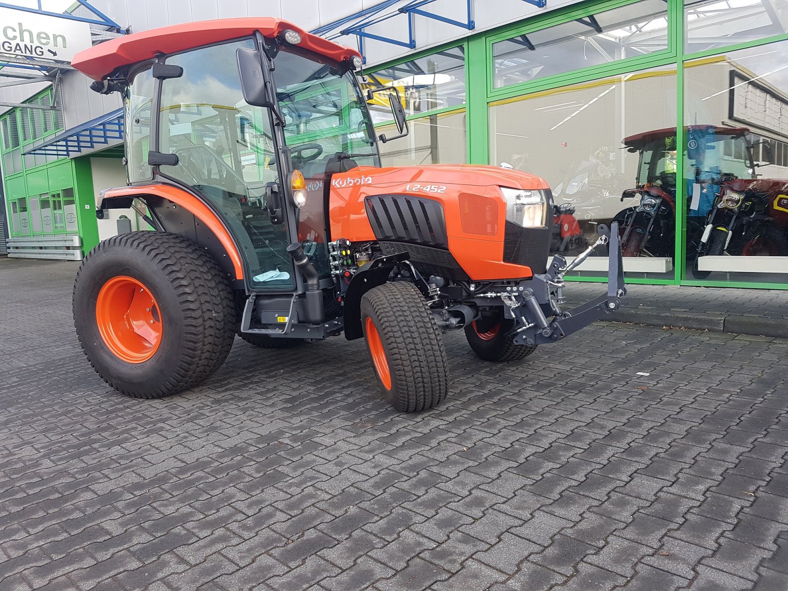 Kommunaltraktor van het type Kubota L2-452D ab 0,99%, Neumaschine in Olpe (Foto 2)