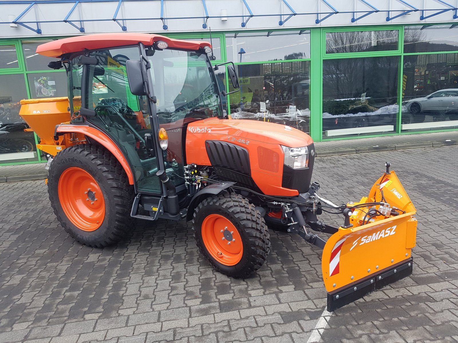 Kommunaltraktor of the type Kubota L2-452H CAB Winterdienstpaket ab 0,99%, Neumaschine in Olpe (Picture 5)