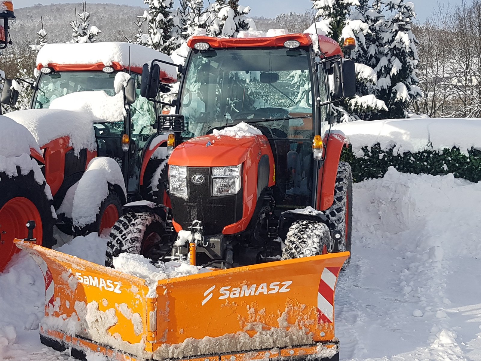 Kommunaltraktor от тип Kubota L2-452H CAB Winterdienstpaket, Neumaschine в Olpe (Снимка 1)