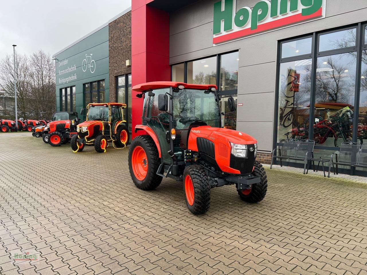 Kommunaltraktor of the type Kubota L2-552 DHC, Neumaschine in Bakum (Picture 8)