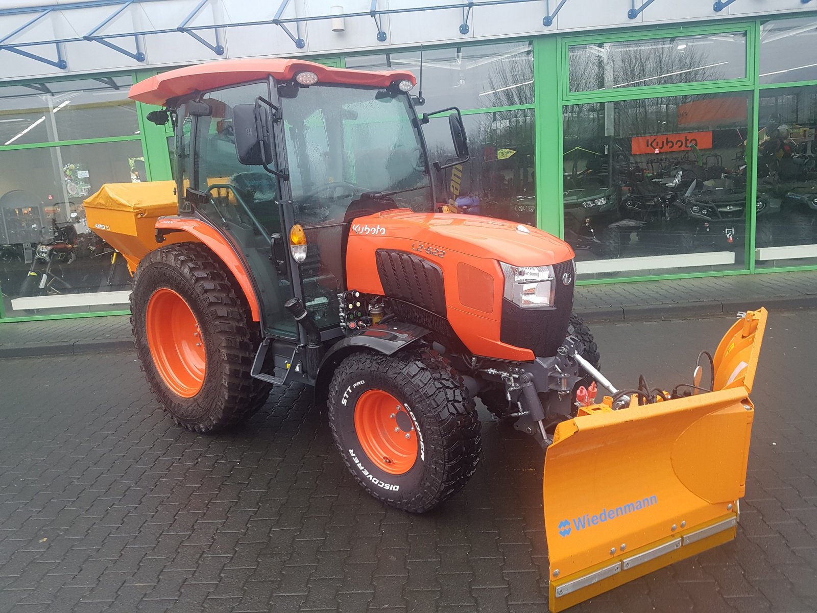 Kommunaltraktor of the type Kubota L2-552 H CAB Winterdienstpaket, Neumaschine in Olpe (Picture 8)