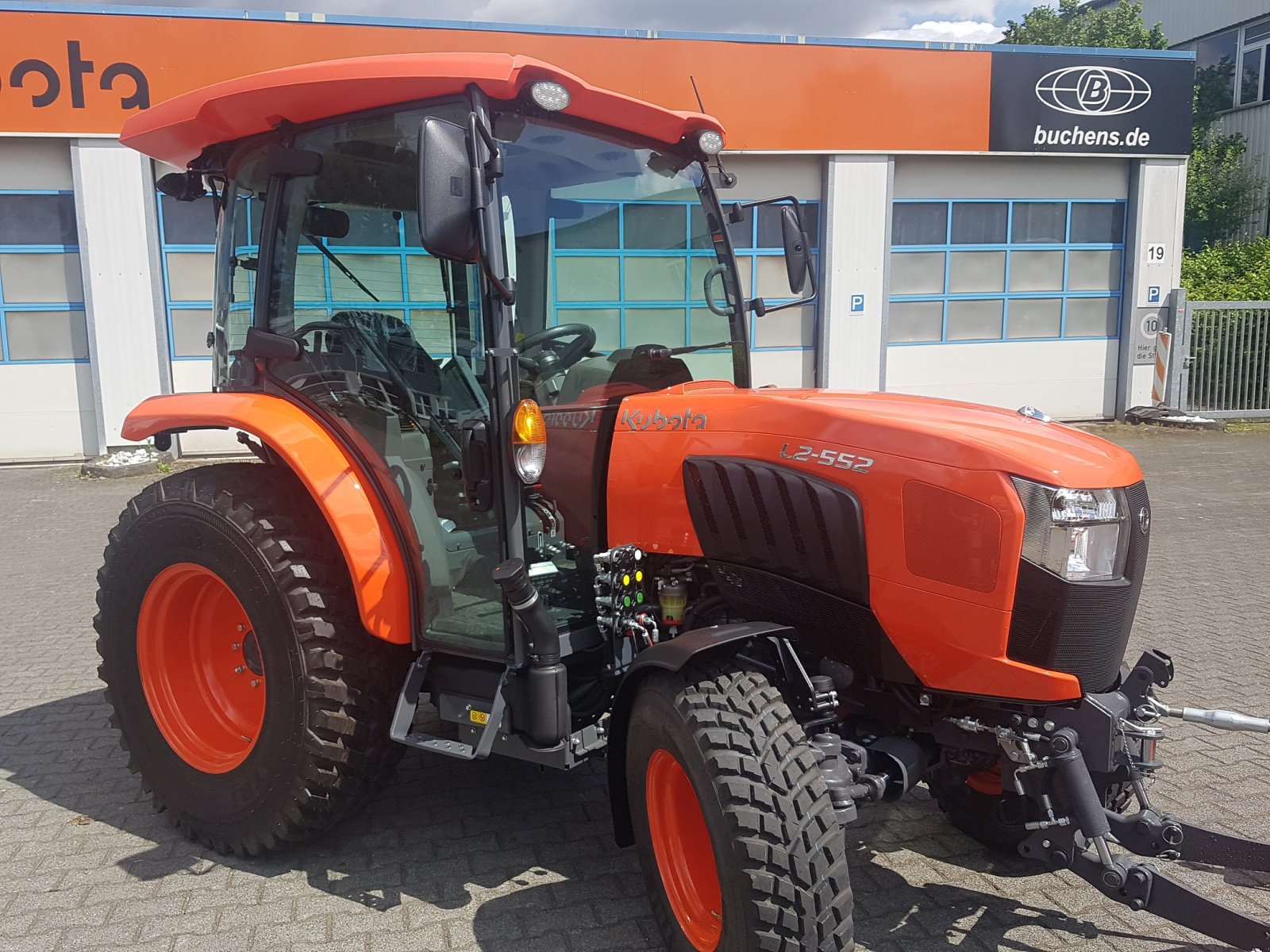 Kommunaltraktor van het type Kubota L2-552 H CAB Winterdienstpaket, Neumaschine in Olpe (Foto 11)