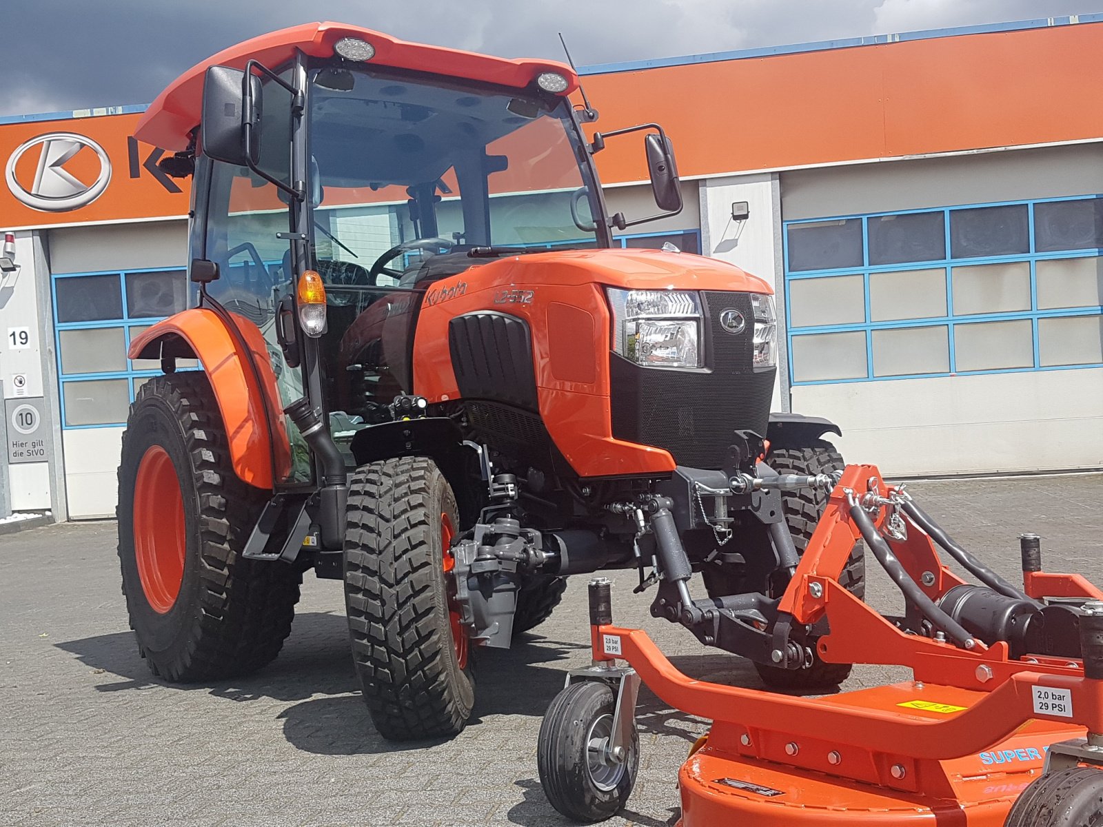 Kommunaltraktor of the type Kubota L2-552 H CAB Winterdienstpaket, Neumaschine in Olpe (Picture 12)