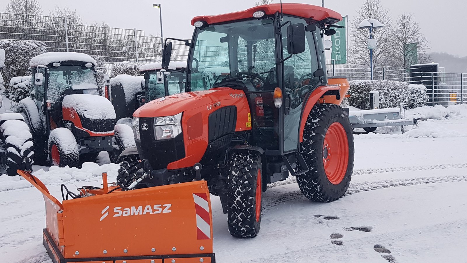 Kommunaltraktor типа Kubota L2-552 H CAB Winterdienstpaket, Neumaschine в Olpe (Фотография 5)