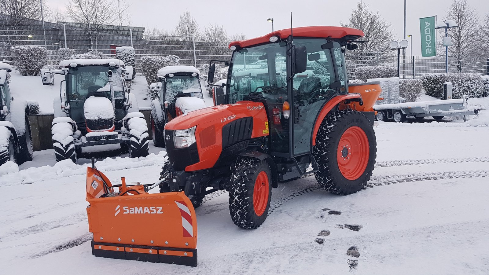 Kommunaltraktor of the type Kubota L2-552 H CAB Winterdienstpaket, Neumaschine in Olpe (Picture 7)