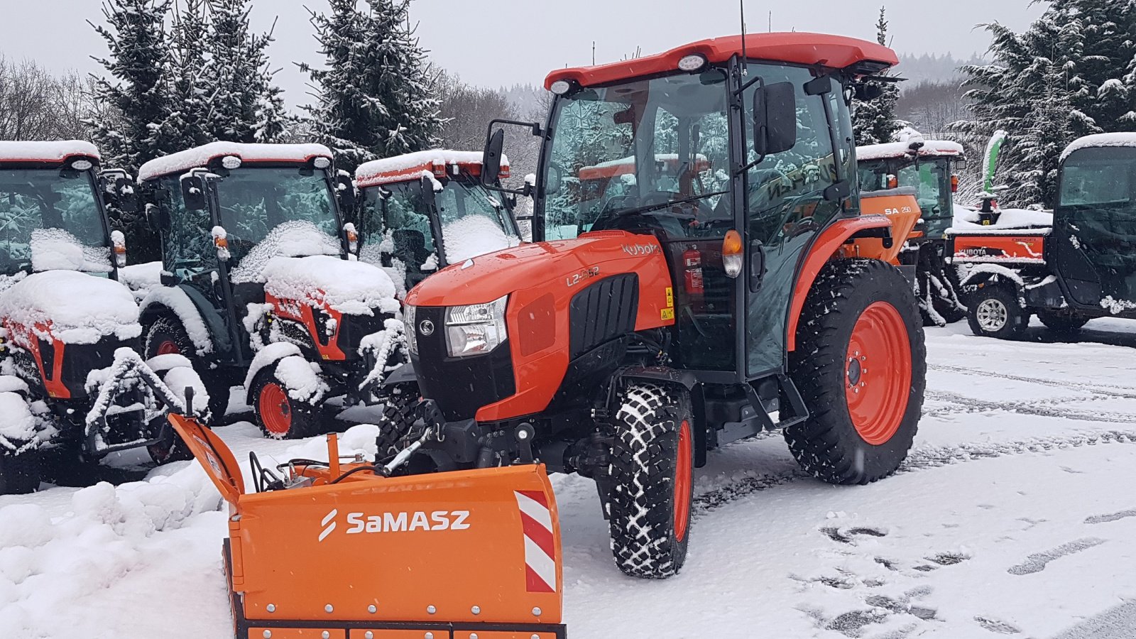 Kommunaltraktor van het type Kubota L2-552 H CAB Winterdienstpaket, Neumaschine in Olpe (Foto 3)