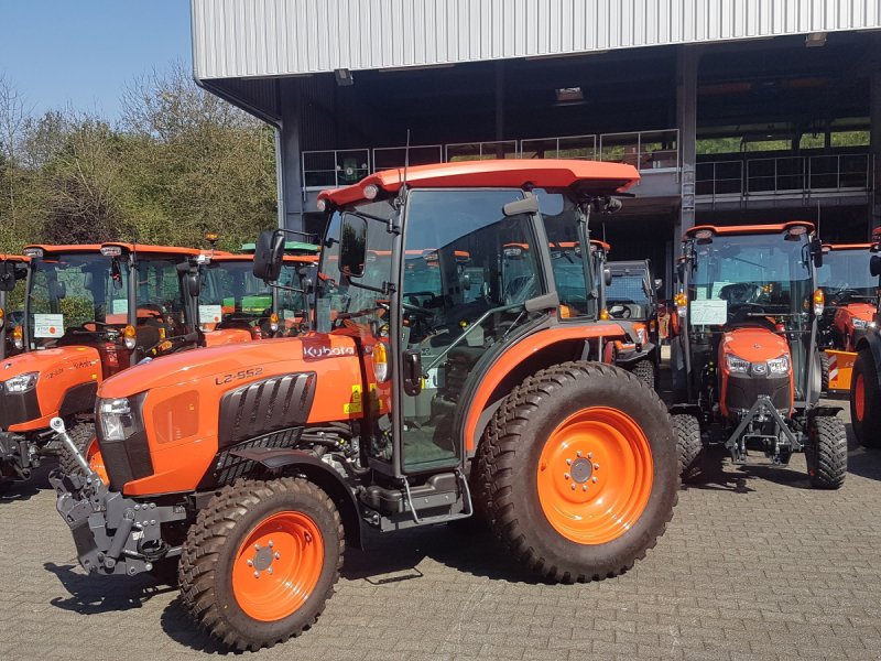 Kommunaltraktor of the type Kubota L2-552 H CAB, Neumaschine in Olpe (Picture 1)