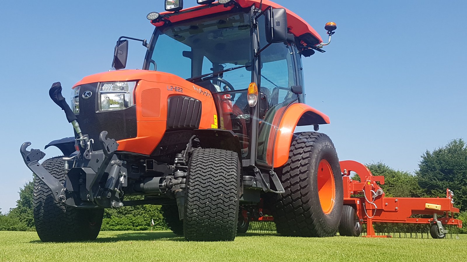 Kommunaltraktor van het type Kubota L2-622 H CAB, Neumaschine in Olpe (Foto 1)