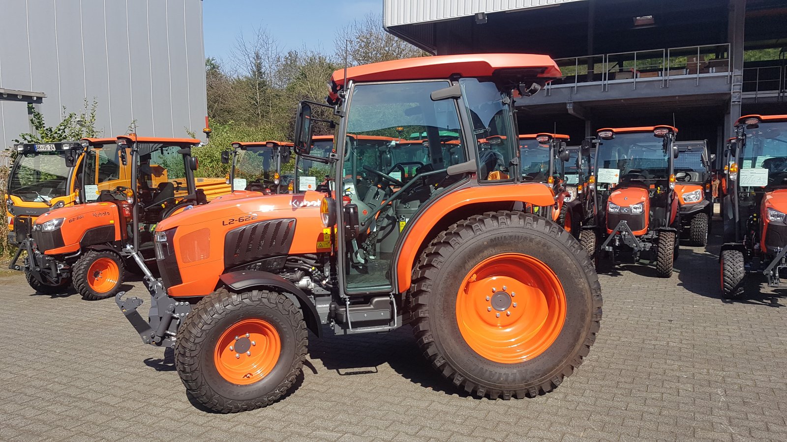 Kommunaltraktor des Typs Kubota L2-622 H CAB, Neumaschine in Olpe (Bild 2)