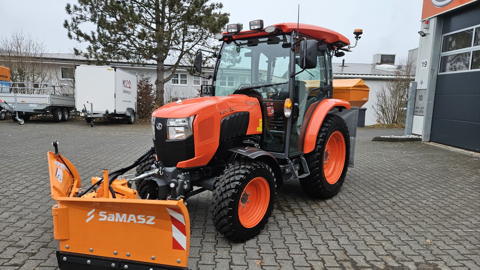 Kommunaltraktor des Typs Kubota L2-622 Winterdienst, Neumaschine in Olpe (Bild 3)