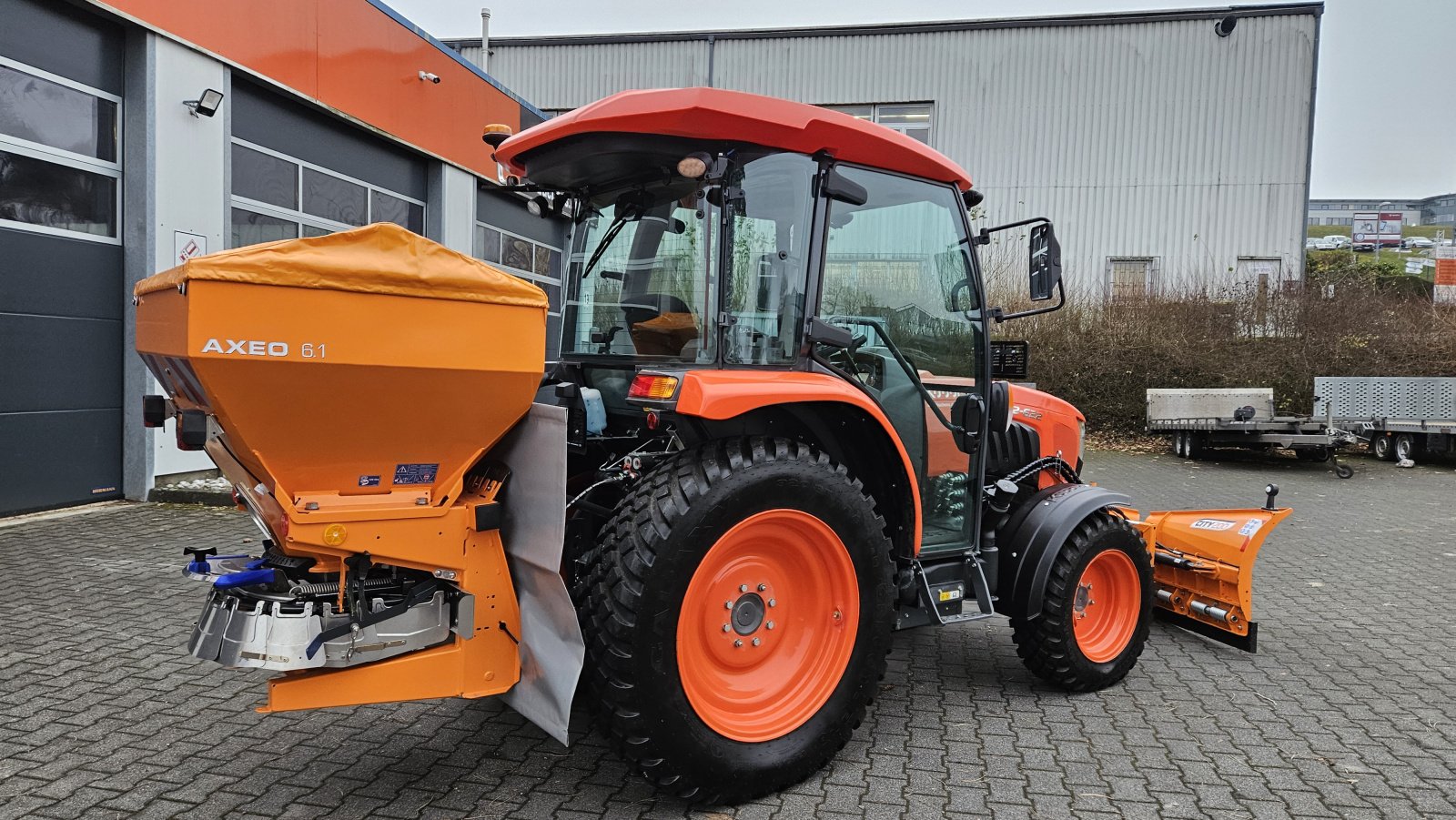 Kommunaltraktor des Typs Kubota L2-622 Winterdienst, Neumaschine in Olpe (Bild 7)